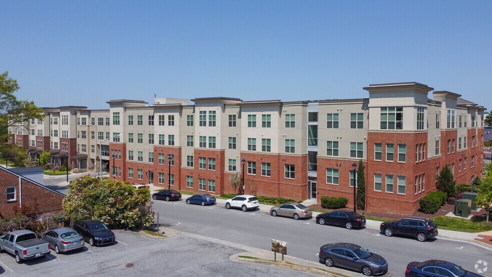 630 Cotanche St, Greenville, NC à louer - Photo de l’immeuble – Image 1 sur 6