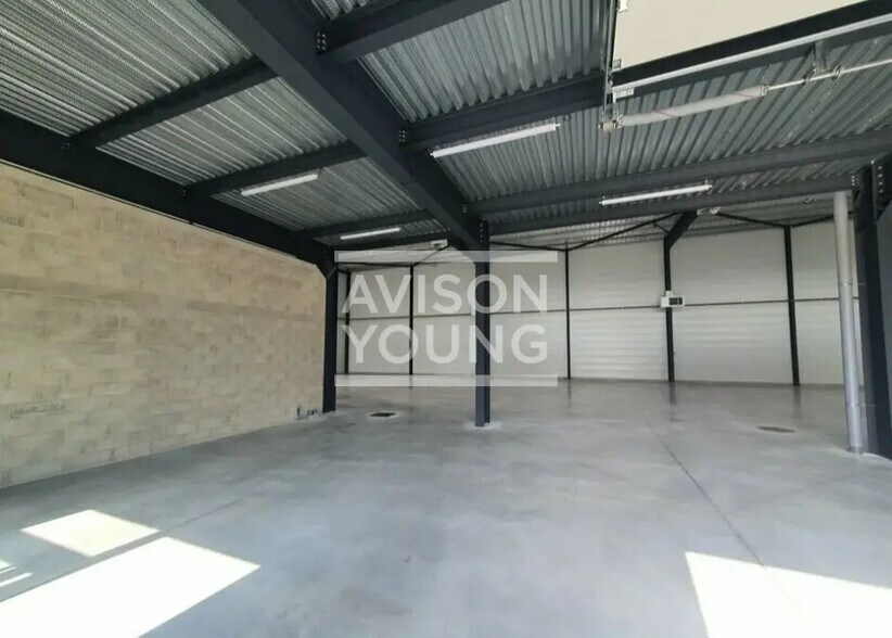 Local d'activités dans Moissy-Cramayel à vendre - Photo intérieure – Image 2 sur 4