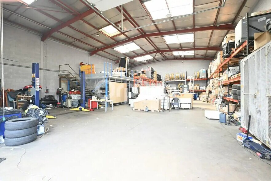 Local d'activités dans Feyzin à vendre - Photo intérieure – Image 2 sur 12