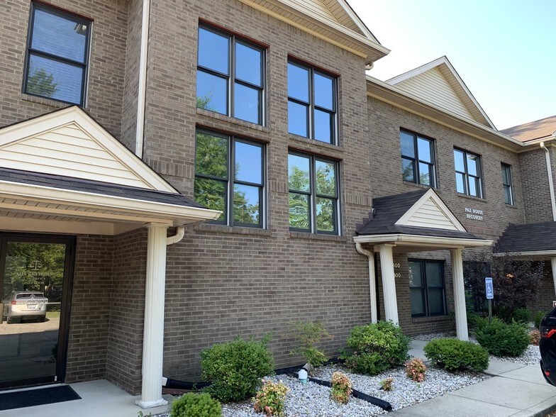 2305 Hurstbourne Village Dr, Louisville, KY à vendre - Photo de l’immeuble – Image 2 sur 4