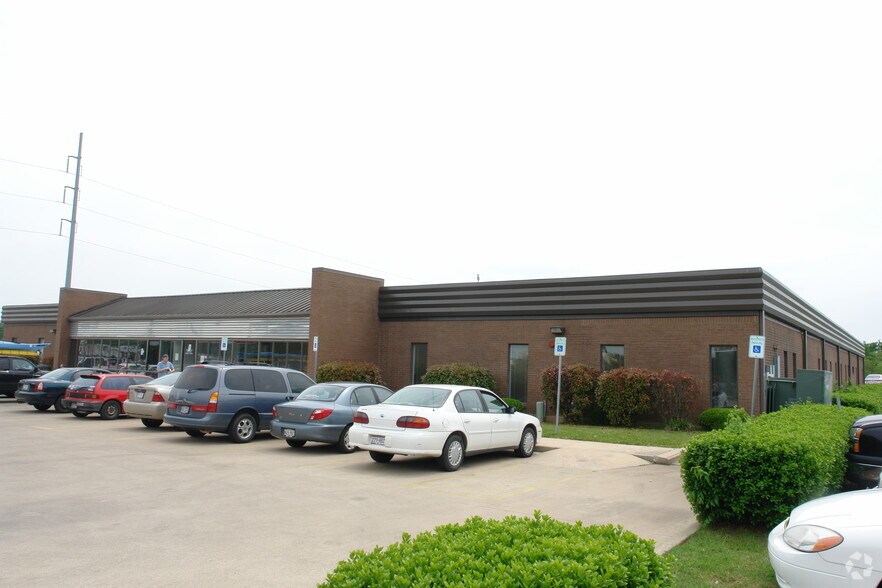 3612 E McKinney St, Denton, TX à vendre - Photo de l’immeuble – Image 2 sur 6