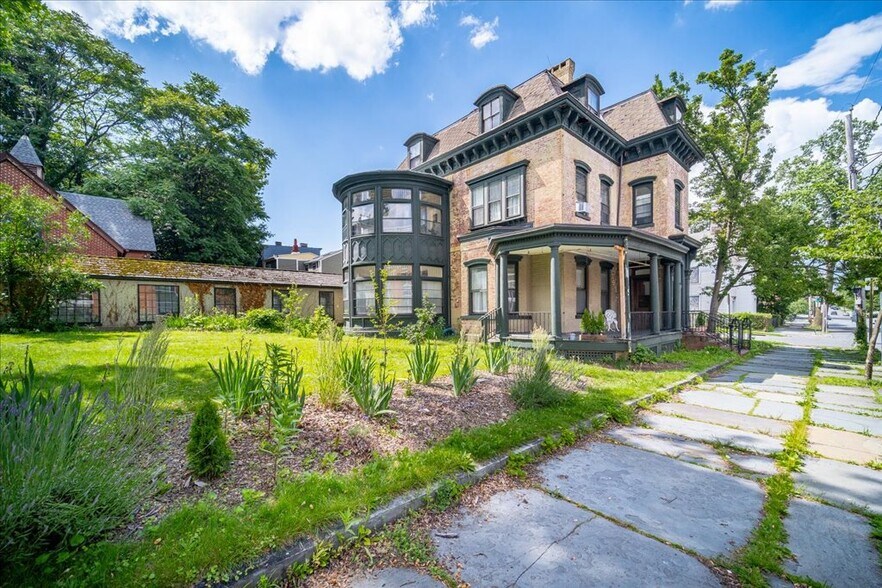 85 Grand St, Newburgh, NY à vendre - Photo de l’immeuble – Image 2 sur 15