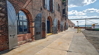 481 Van Brunt St, Brooklyn, NY à louer Photo de l’immeuble– Image 1 sur 6