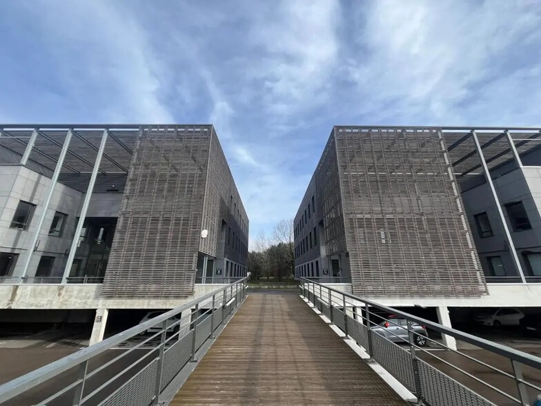 314 Allée Des Noisetiers, Limonest à vendre - Photo de l’immeuble – Image 1 sur 28