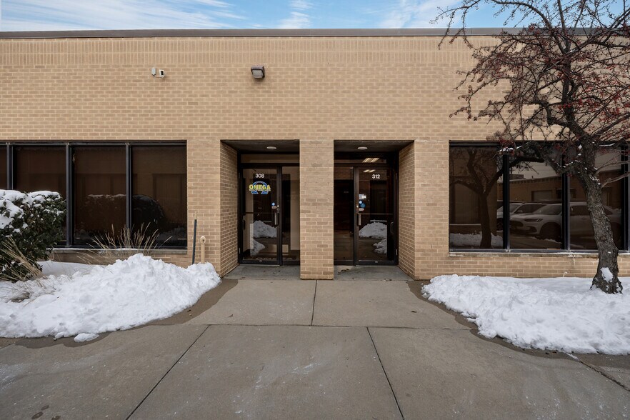 304 Howard Ave, Des Plaines, IL à vendre - Photo de l’immeuble – Image 2 sur 30