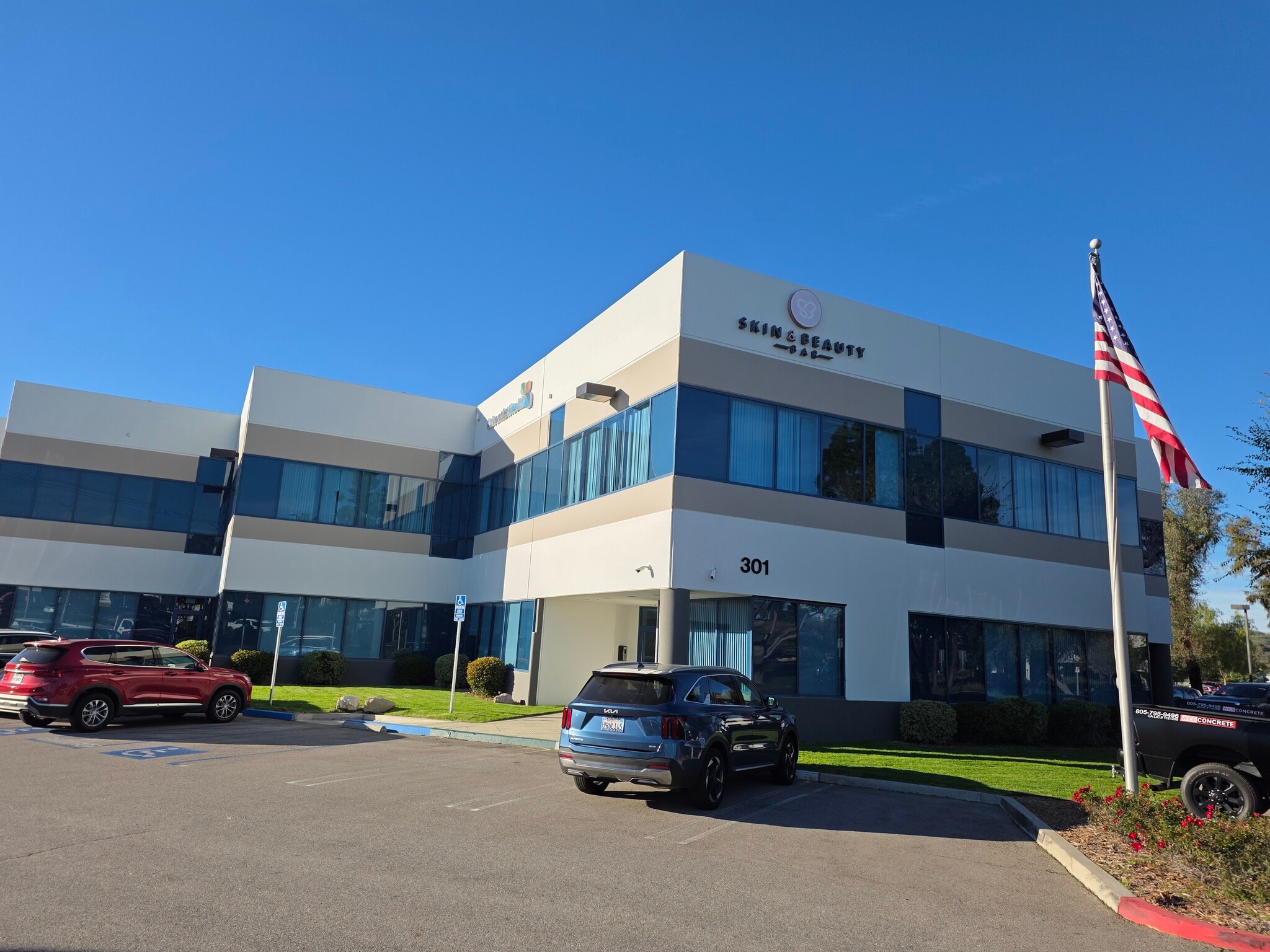 301 Science Dr, Moorpark, CA à louer Photo de l’immeuble– Image 1 sur 7