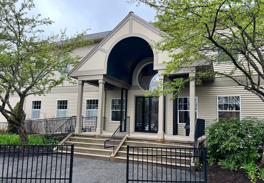 25 Long Creek Dr, South Portland, ME à louer - Photo de l’immeuble – Image 1 sur 1