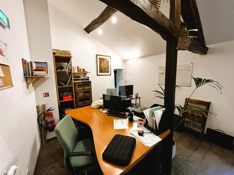 Bureau dans Viry-Châtillon à louer - Photo de l’immeuble – Image 1 sur 9
