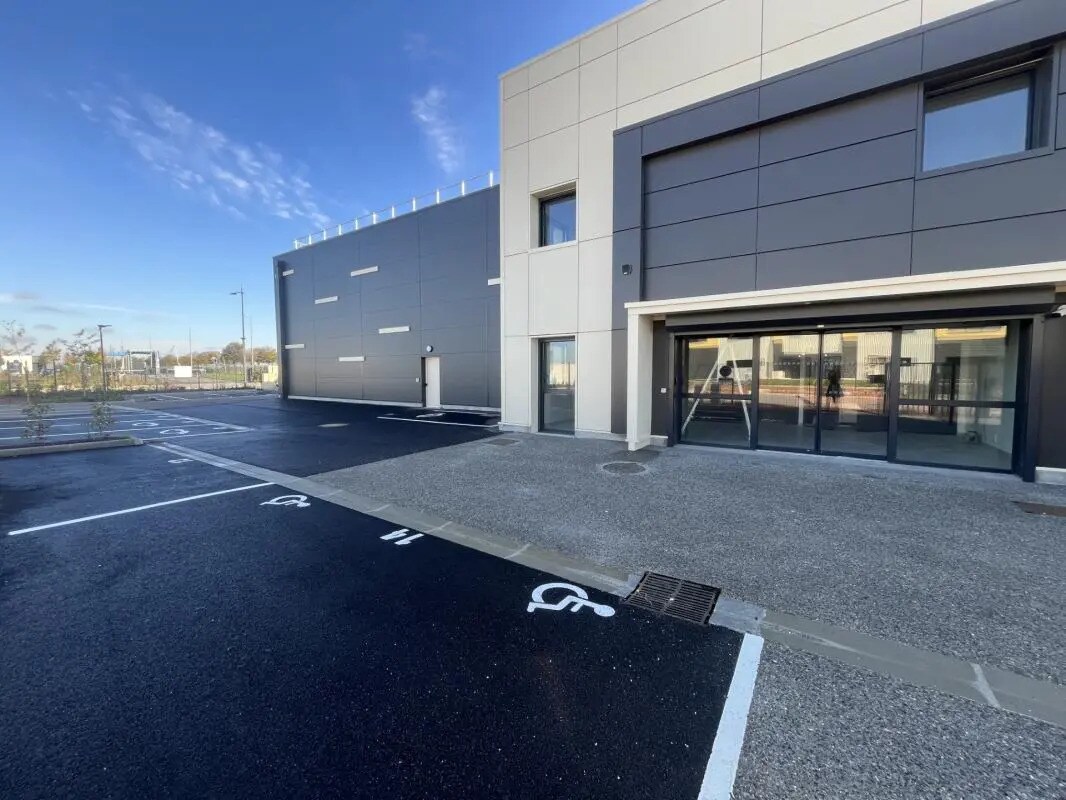 Industriel/Logistique dans Le Mesnil-Amelot à louer Photo de l’immeuble– Image 1 sur 11