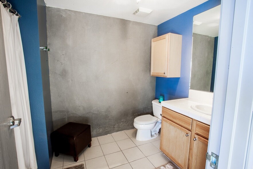 4090 E Post Rd, Las Vegas, NV à louer - Photo de l’immeuble – Image 2 sur 12