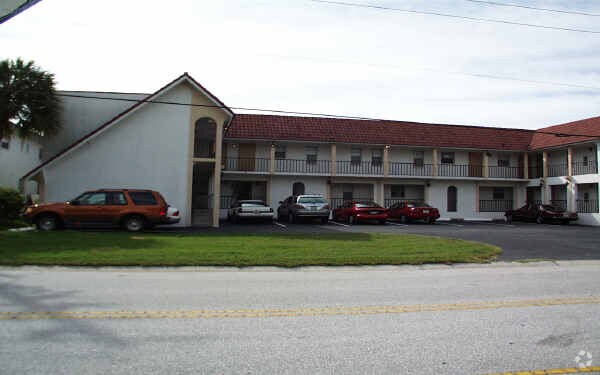 205 116th Ave, Treasure Island, FL à vendre - Photo principale – Image 1 sur 14