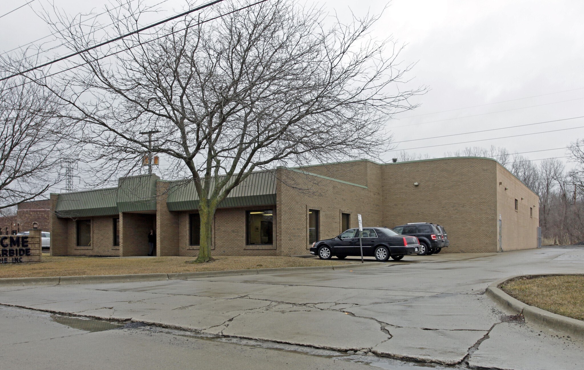 6202 E Executive Dr, Westland, MI à louer Photo principale– Image 1 sur 2