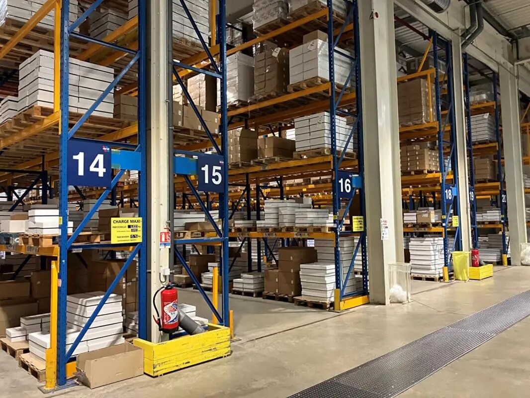 Local d'activités dans Montbazon à vendre Photo intérieure– Image 1 sur 6