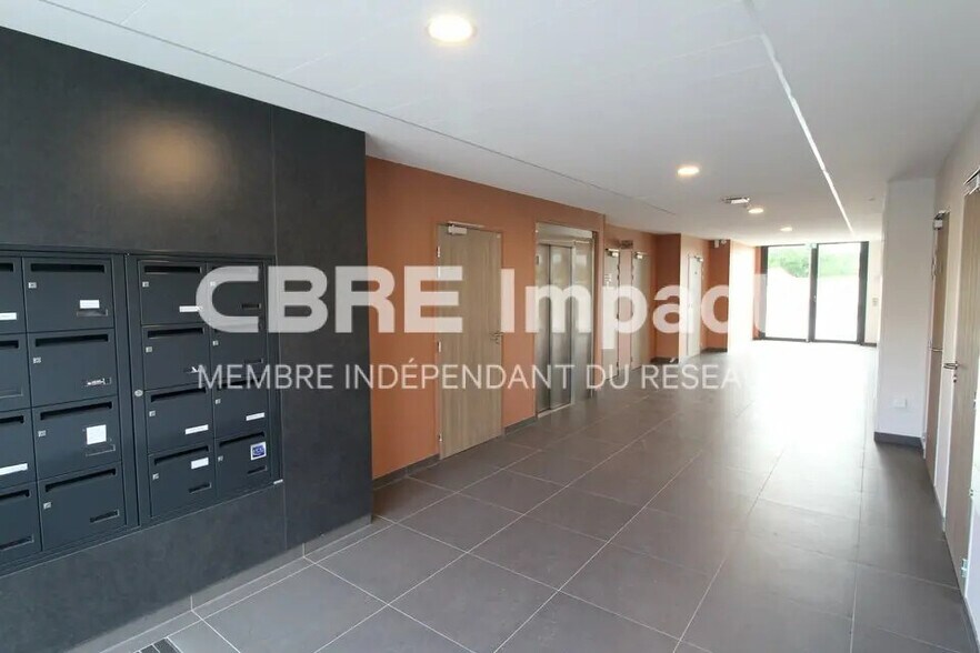 Bureau dans Bezannes à vendre - Hall d’entrée – Image 2 sur 11