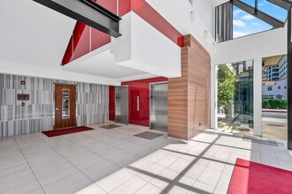 8447 Wilshire Blvd, Beverly Hills, CA à louer Photo intérieure– Image 1 sur 2