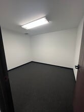 4025 Spencer St, Torrance, CA à louer Photo intérieure– Image 2 sur 14