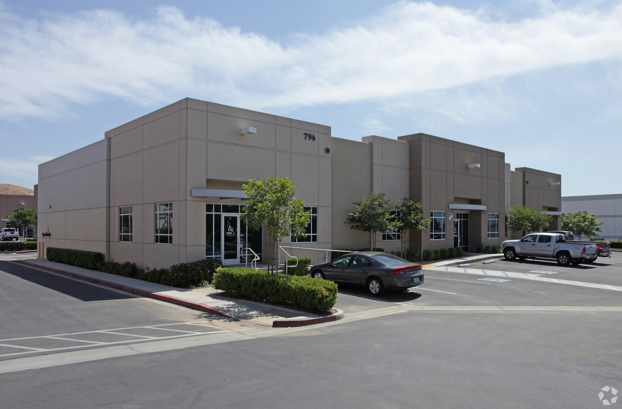 766 Palmyrita Ave, Riverside, CA à louer Photo principale– Image 1 sur 3