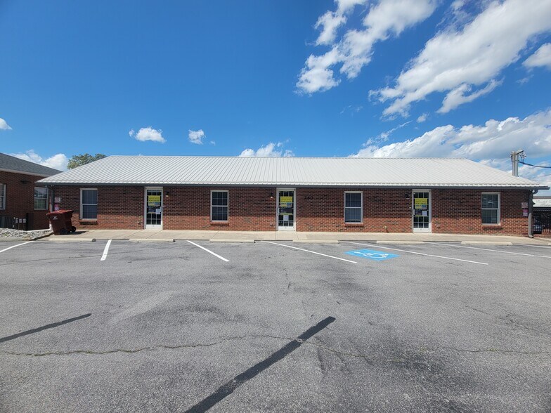 240 Suncrest St, Johnson City, TN à louer - Photo de l’immeuble – Image 2 sur 17
