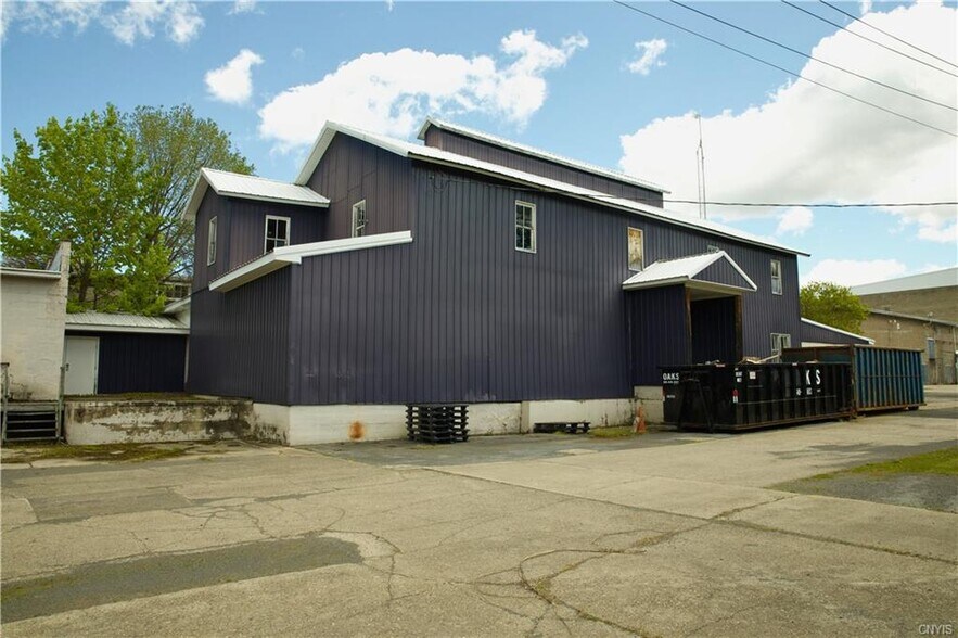 10295 Storage Ave, North Rose, NY à vendre - Photo de l’immeuble – Image 3 sur 13