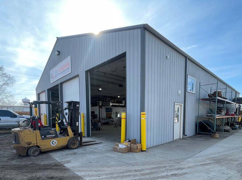 Industrial Buildings for Sale portefeuille de 2 biens à vendre sur LoopNet.fr - Photo de l’immeuble – Image 2 sur 9