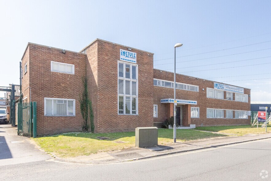 Eastern Av, Dunstable à vendre - Photo principale – Image 1 sur 2