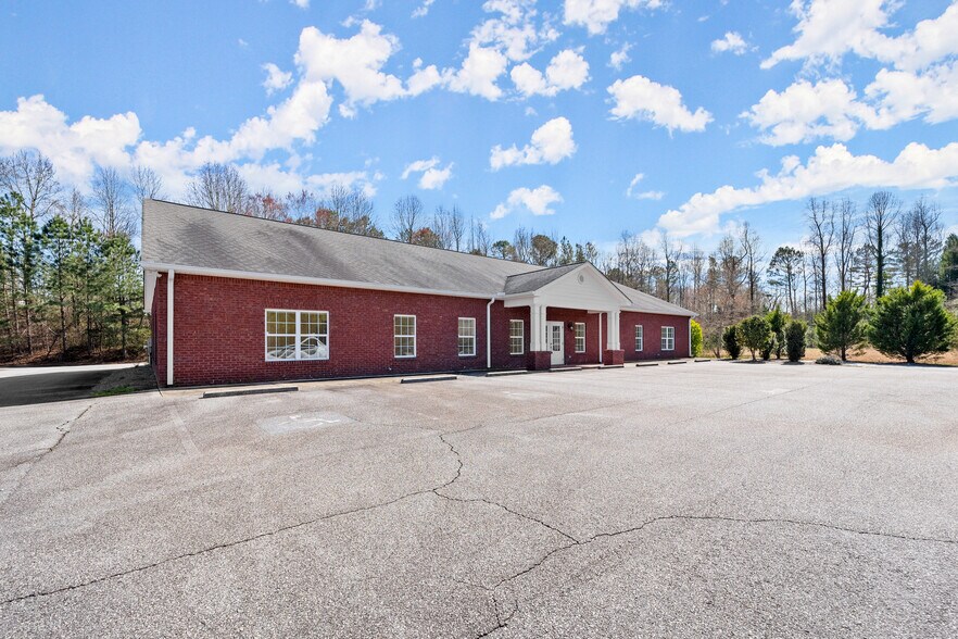 135 Midway Dr, Cornelia, GA à vendre - Photo de l’immeuble – Image 2 sur 22