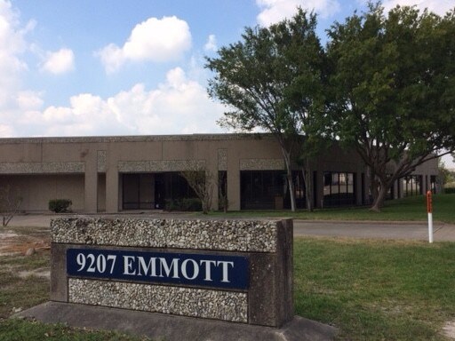 9207 Emmott Rd, Houston, TX à louer - Photo de l’immeuble – Image 1 sur 17