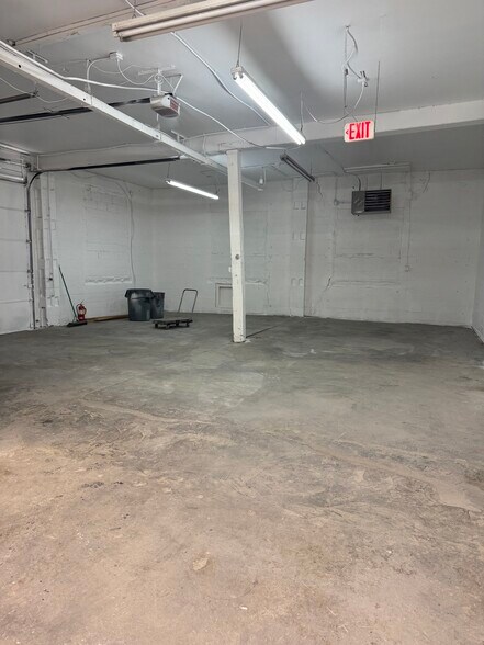 8 Van Tassell Ct, Norwalk, CT à louer - Photo de l’immeuble – Image 1 sur 11