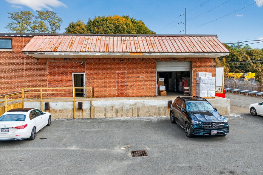 570 Revere Beach Pky, Revere, MA à vendre - Photo de l’immeuble – Image 3 sur 8