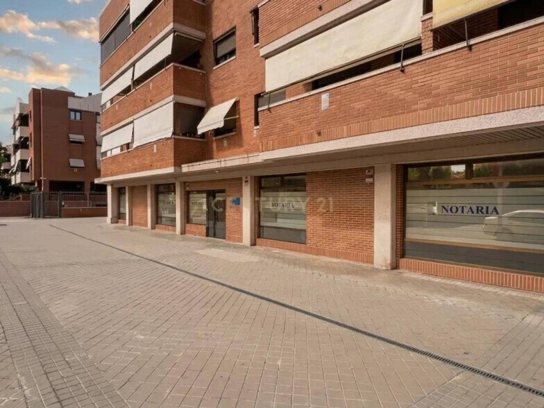 Bureaux/Local commercial dans Pozuelo de Alarcón, Madrid à louer - Photo de l’immeuble – Image 3 sur 5
