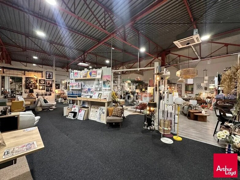 Local commercial dans Saint-Berthevin à louer - Photo intérieure – Image 3 sur 4