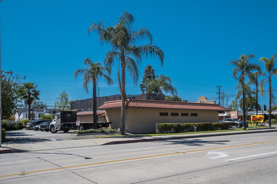 200 E Foothill Blvd, Arcadia, CA à vendre - Photo de l’immeuble – Image 3 sur 19