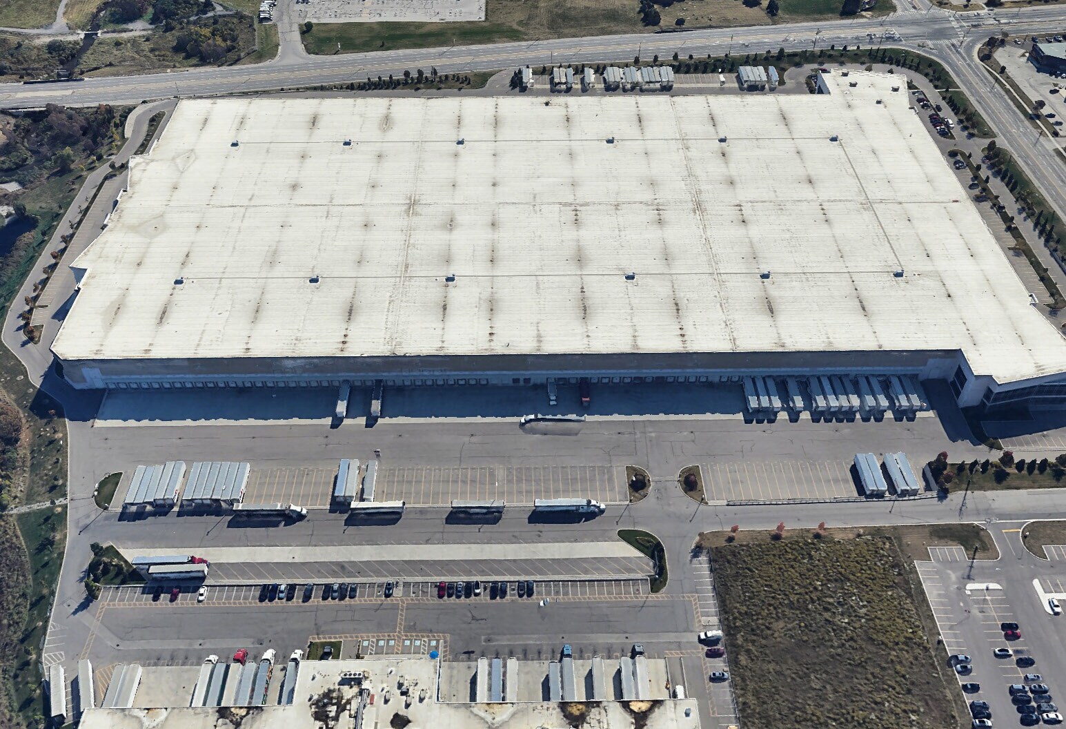 2020 Logistics Dr, Mississauga, ON à louer Photo de l’immeuble– Image 1 sur 2