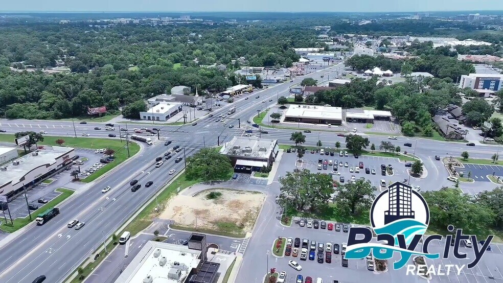 7000 N Davis Hwy, Pensacola, FL à louer - Vidéo sur l’annonce professionnelle – Image 2 sur 7