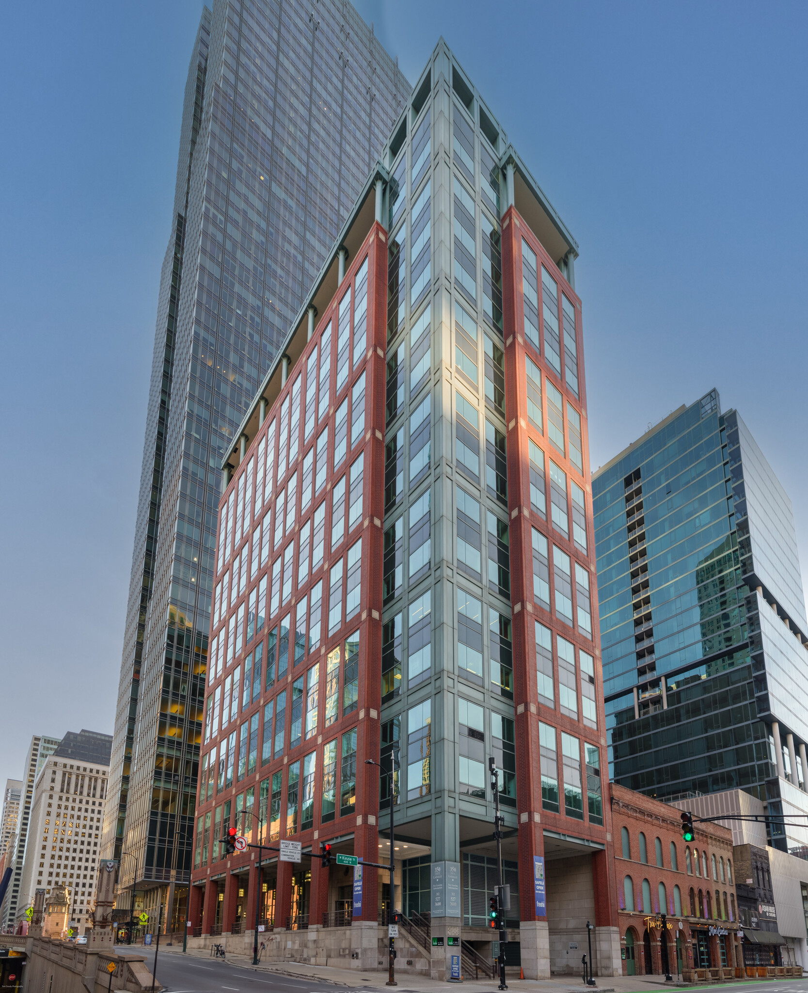350 N LaSalle St, Chicago, IL à louer Photo principale– Image 1 sur 14