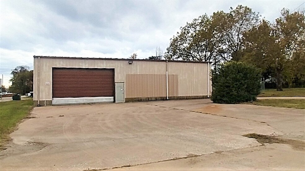 131 E Sears St, Denison, TX à louer - Photo de l’immeuble – Image 2 sur 11