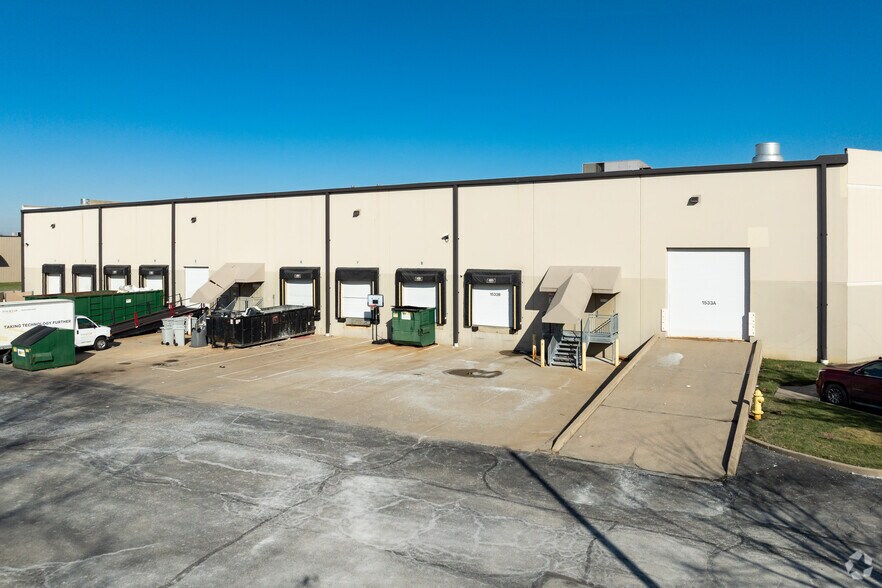 1533-1537 Larkin Williams Rd, Fenton, MO à louer - Photo de l’immeuble – Image 2 sur 4