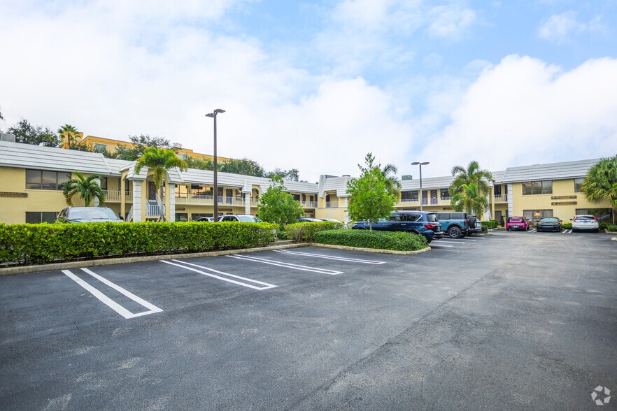 1920 Palm Beach Lakes Blvd, West Palm Beach, FL à vendre - Photo de l’immeuble – Image 2 sur 5