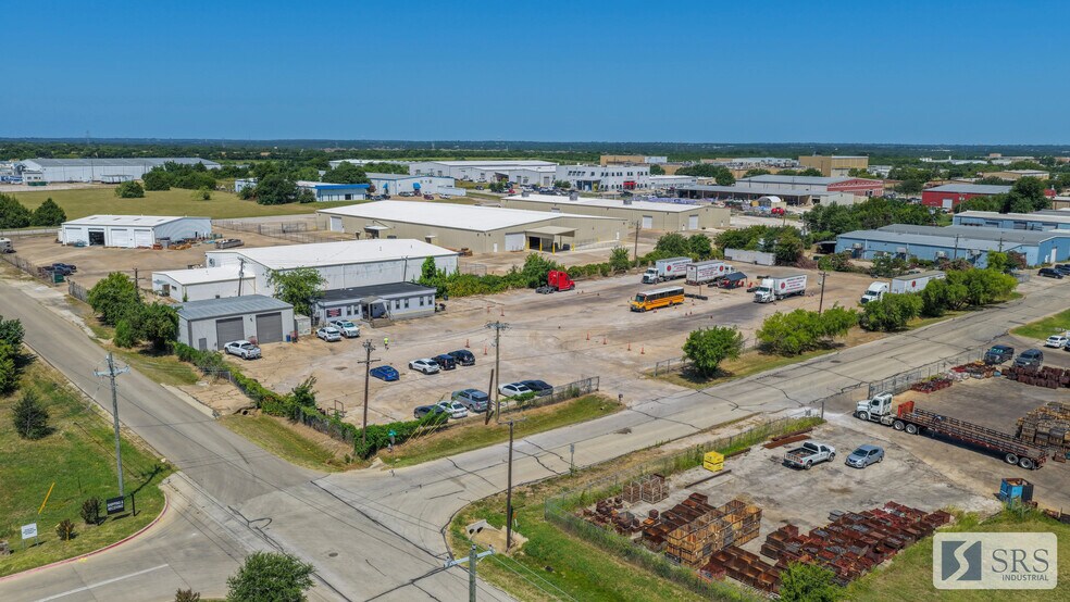 950 Trinity Dr, Mansfield, TX à louer - Photo de l’immeuble – Image 1 sur 4