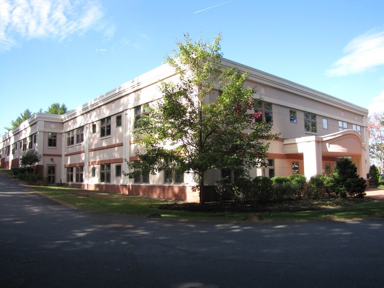 755 Banfield Rd, Portsmouth, NH à louer - Photo principale – Image 1 sur 6