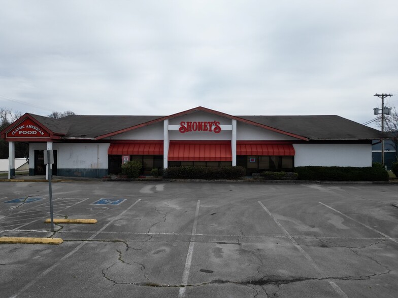 880 S Jefferson Ave, Cookeville, TN à vendre - Photo de l’immeuble – Image 3 sur 13
