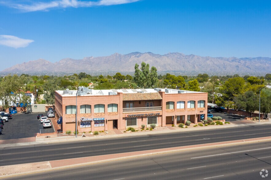 2033 E Speedway Blvd, Tucson, AZ à louer - Aérien – Image 3 sur 5