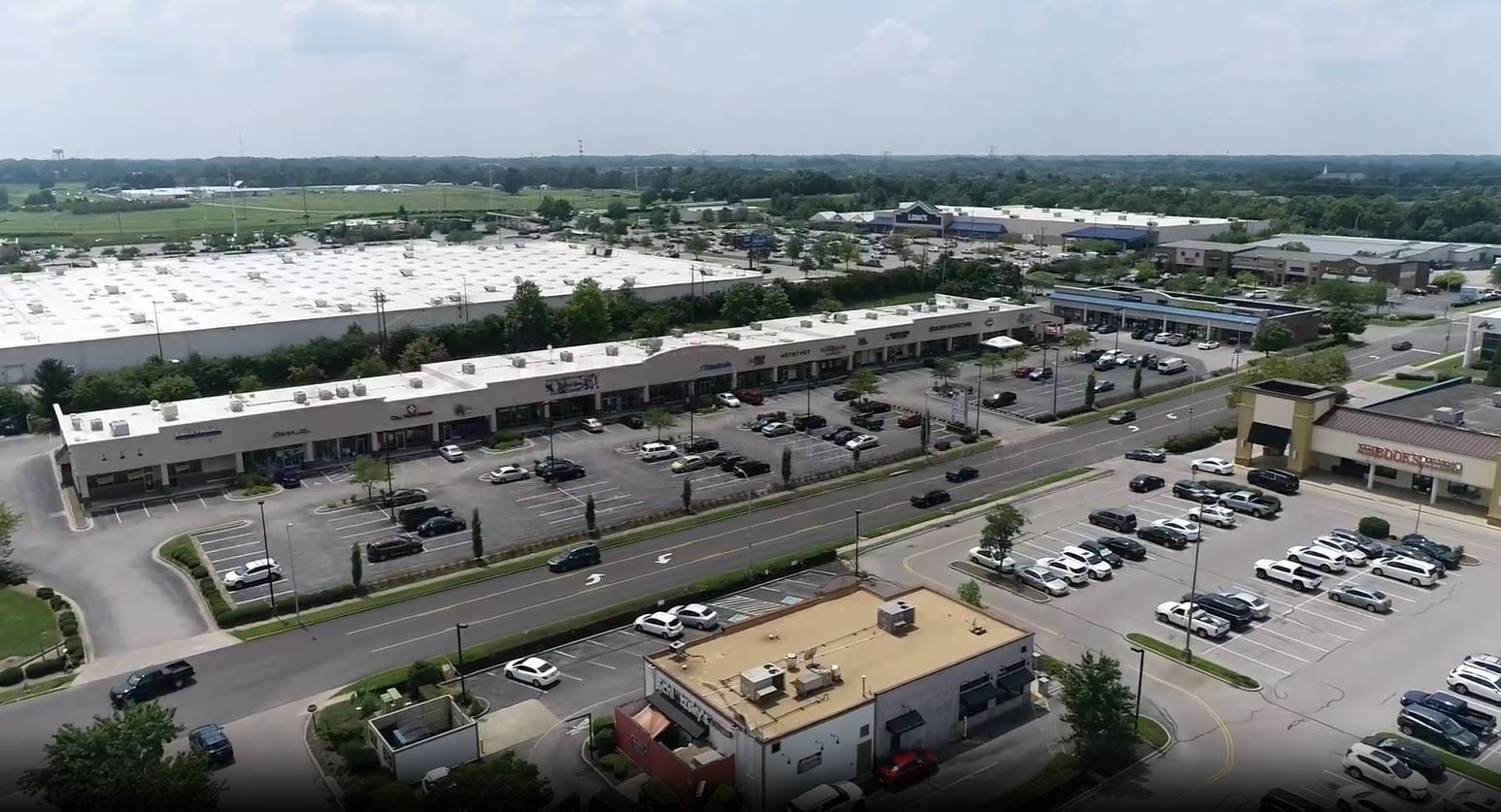 130 W Tiverton Way, Lexington, KY à louer Aérien– Image 1 sur 7