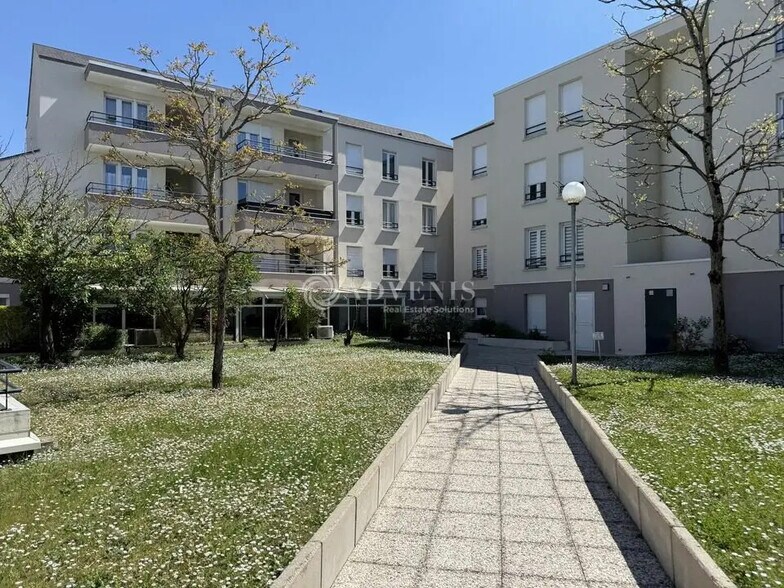 Local commercial dans Orléans à vendre - Photo de l’immeuble – Image 3 sur 5