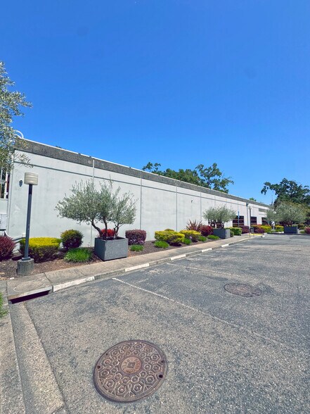 5355 Skylane Blvd, Santa Rosa, CA à louer - Photo de l’immeuble – Image 3 sur 4