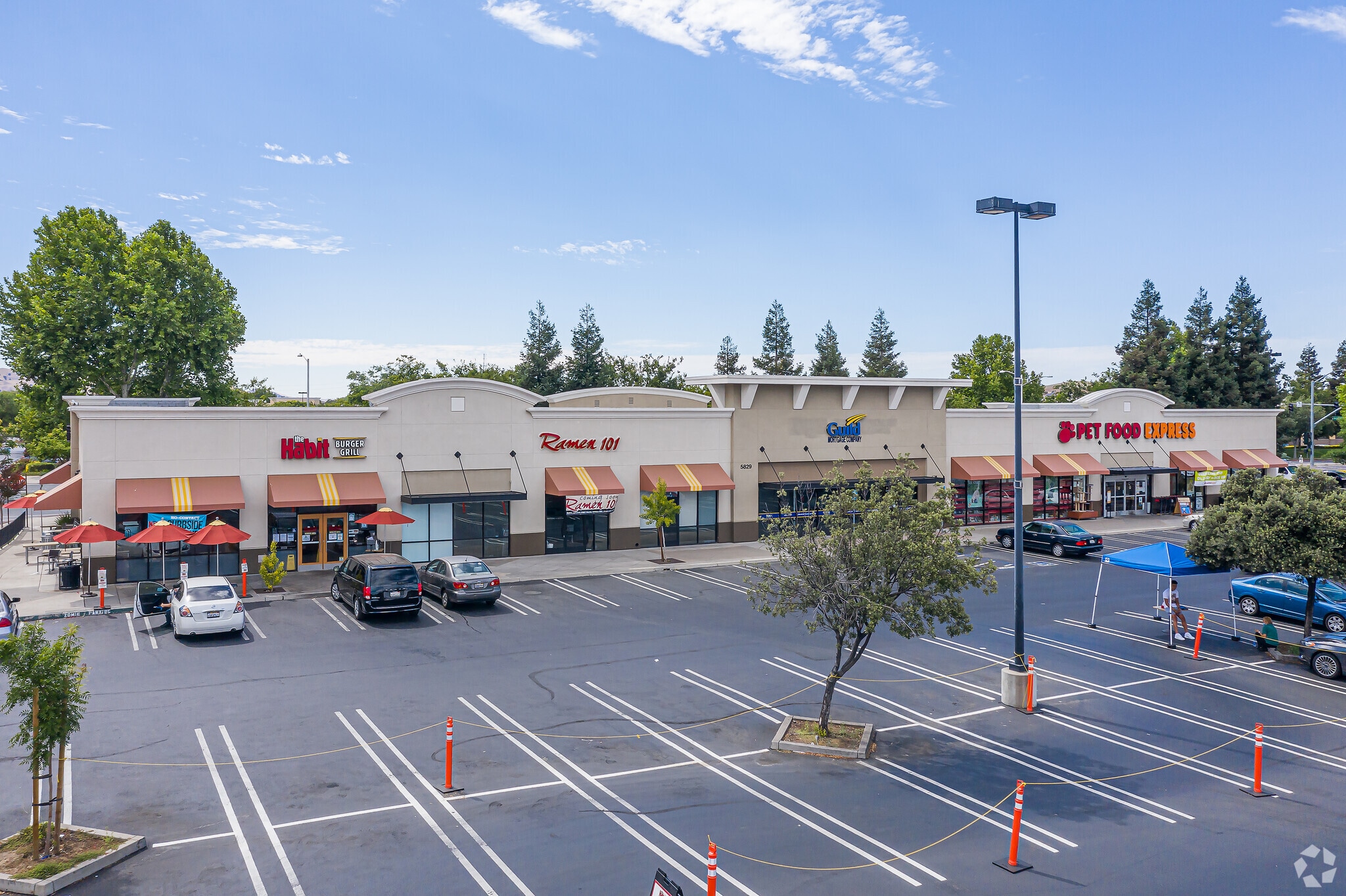 5709-5779 Lone Tree Way, Antioch, CA à louer Photo principale– Image 1 sur 24
