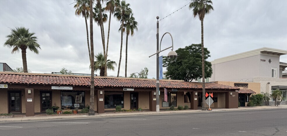 7077 E Main St, Scottsdale, AZ à louer - Photo de l’immeuble – Image 2 sur 6