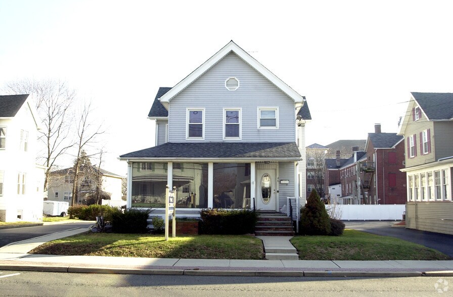46 E Somerset St, Raritan, NJ à vendre - Photo de l’immeuble – Image 2 sur 9
