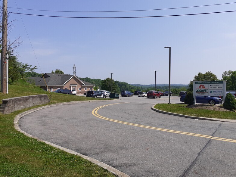 1460 Route 17M, Chester, NY à louer - Photo de l’immeuble – Image 2 sur 14