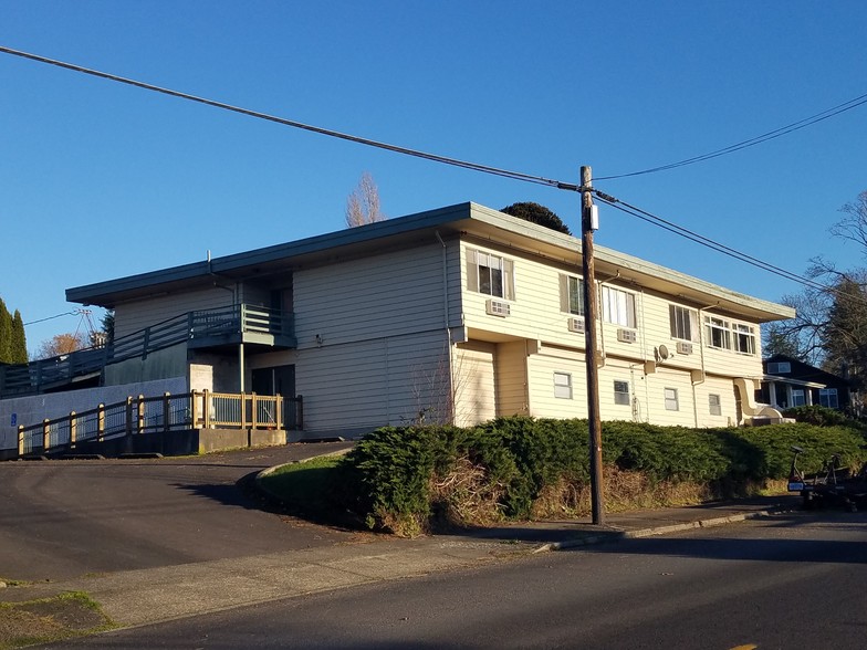 155 Alder St, Cathlamet, WA à louer - Photo principale – Image 1 sur 15